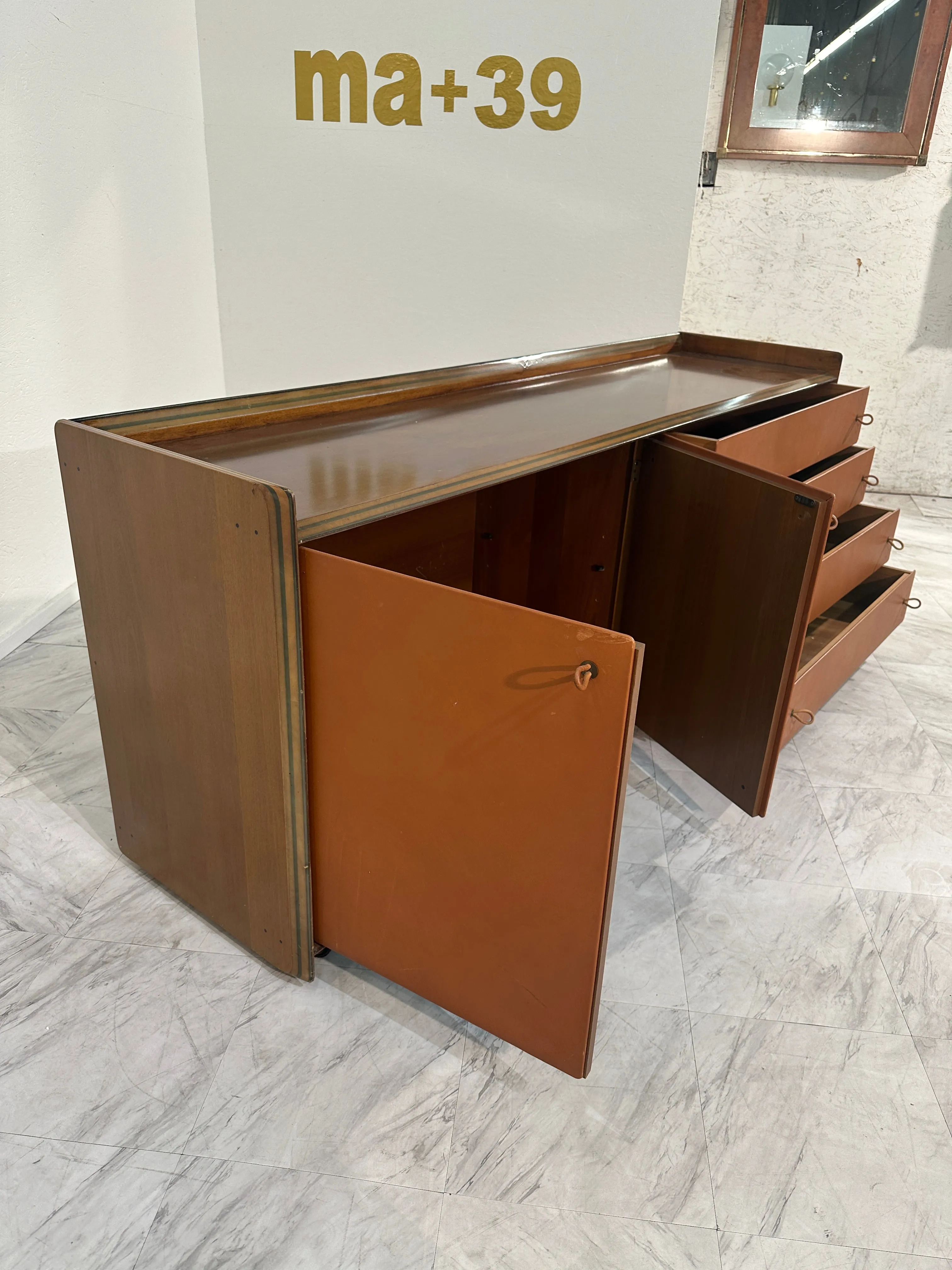 Afra & Tobia Scarpa, Artona Sideboard in Walnut and Leather, Maxalto 1970s